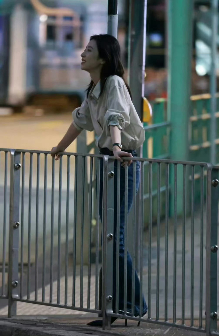 小时候,多少人以为自己长大会是周雨彤这样的都市丽人……|周雨彤