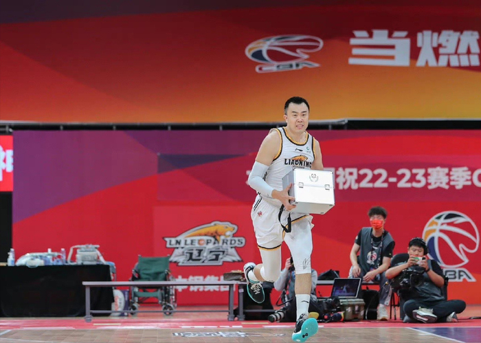 郭艾伦缺阵、刘雁宇重伤!辽宁因祸得福,二将爆发取胜让杨鸣欣慰|辽宁男篮|韩德君|丛明晨|男篮|四连胜_新浪体育_新浪新闻