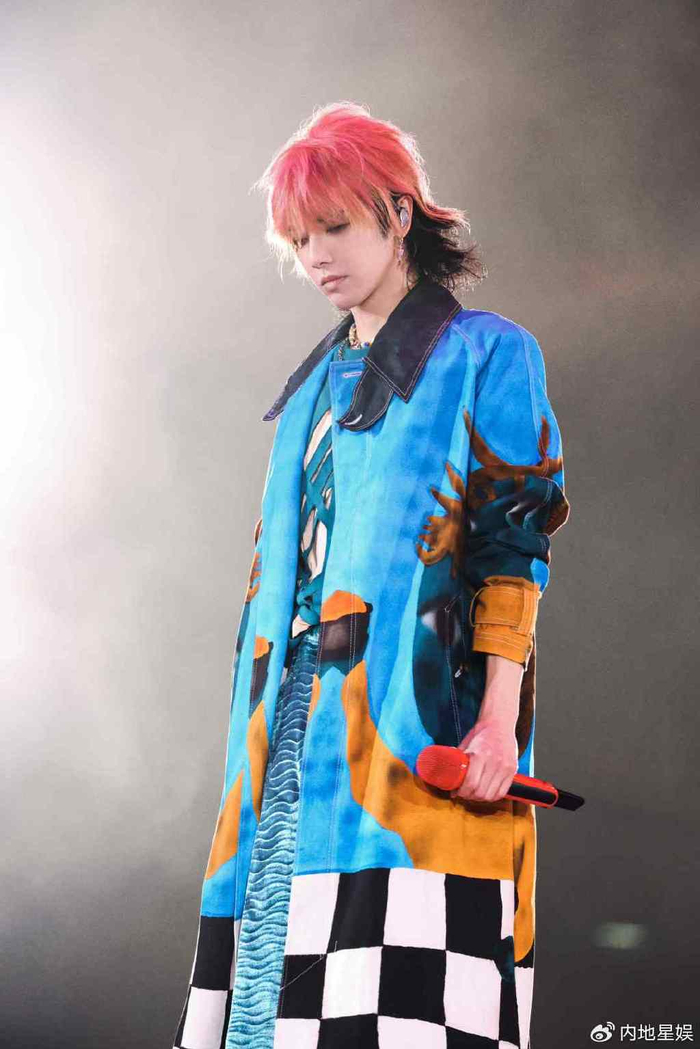 华晨宇《风之海》演唱会LIVE曝光 用心编织浪漫成就“仙品”单曲|风之海|华晨宇|单曲_新浪新闻