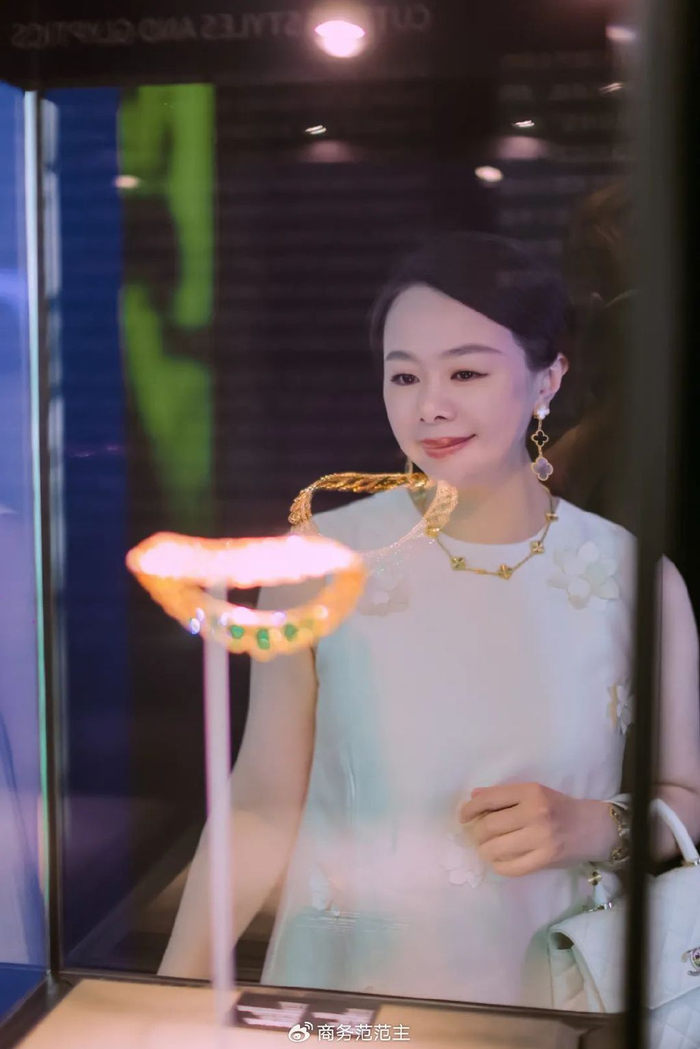 梵克雅宝全球涨价,为什么大家通宵排队买?"梵门信徒"有多卷