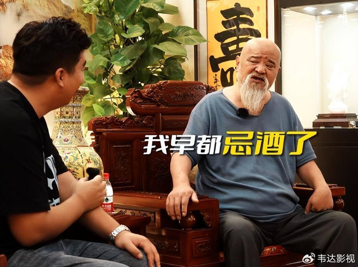 演员李琦不顾医生劝阻,每天2包烟,顿顿8两白酒,今身体状况如何|李琦