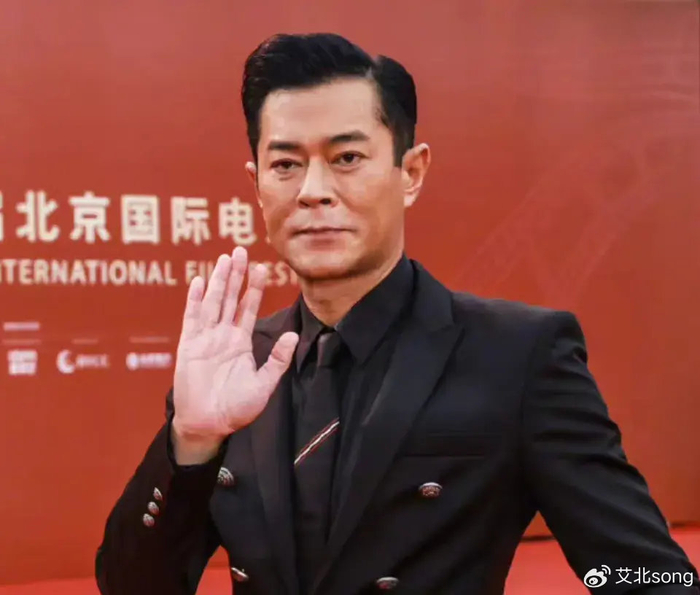 又现科技与狠活!古天乐我忍了,陈浩民我忍了,毛宁我忍不住笑了