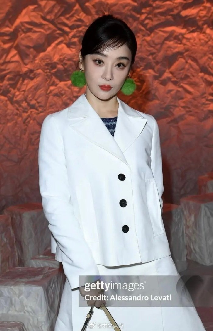 时装周女明星的外网无修生图