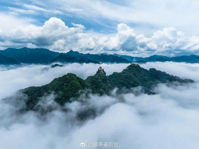 美丽山峰图片