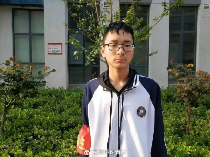 南阳市六全高中最美学生第57期所有热爱的事情都要不遗余力