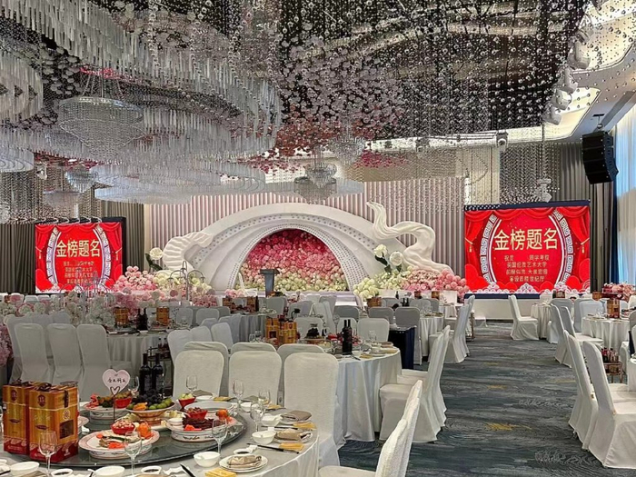 十几万元一场的升学宴,到底谁在办?