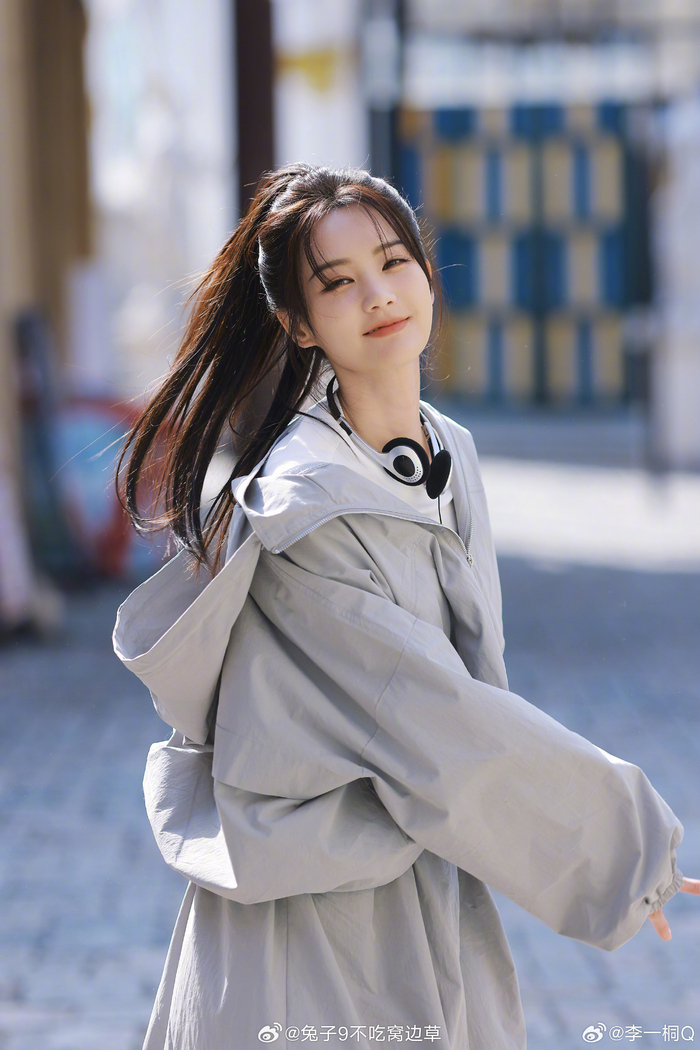 李一桐真的什么风格都能hold住啊 李一桐春天随拍运动风plog妥妥女大