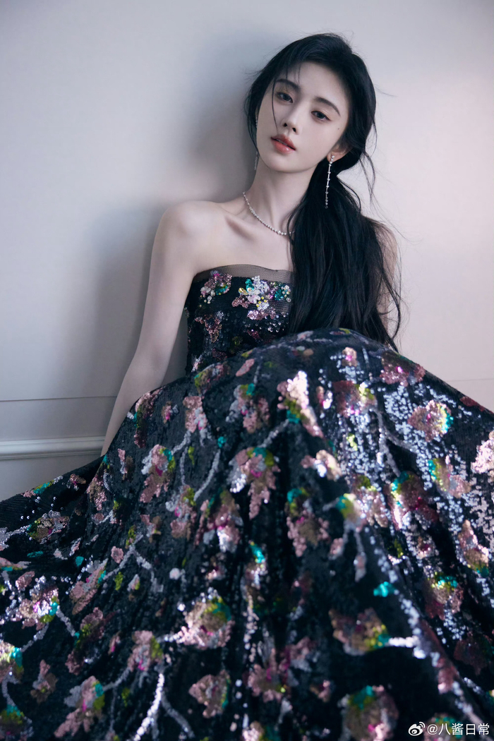 鞠婧祎qq音乐巅峰盛典工作室出图