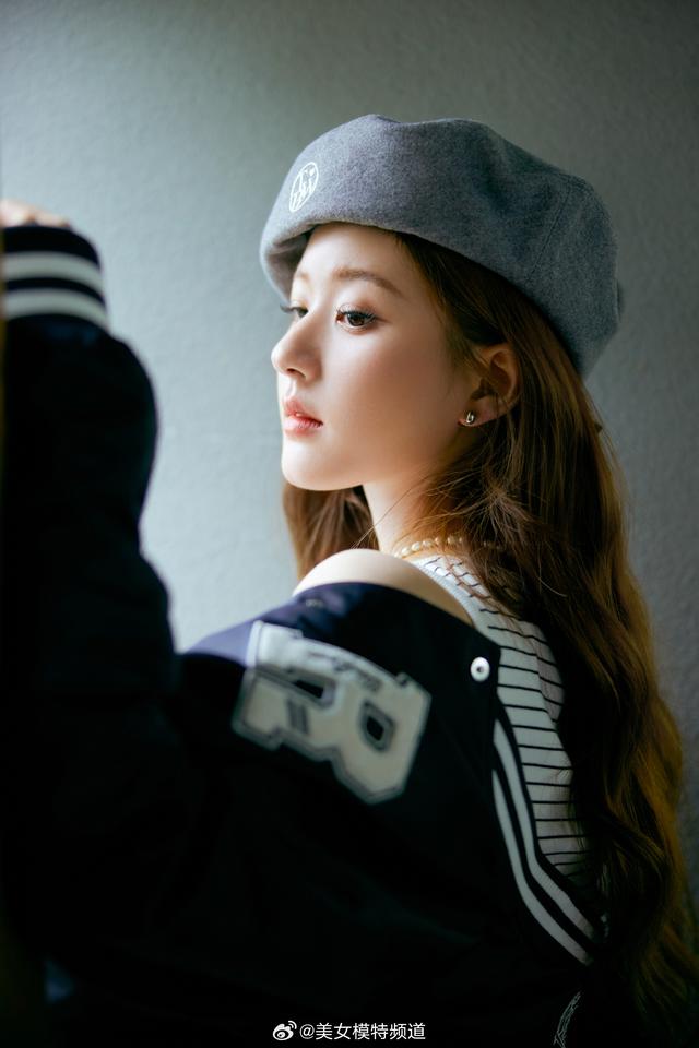 赵露思甜美学姐