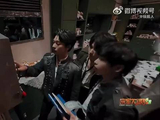 张真源密室大逃脱背键盘解谜，童年知识派上用场