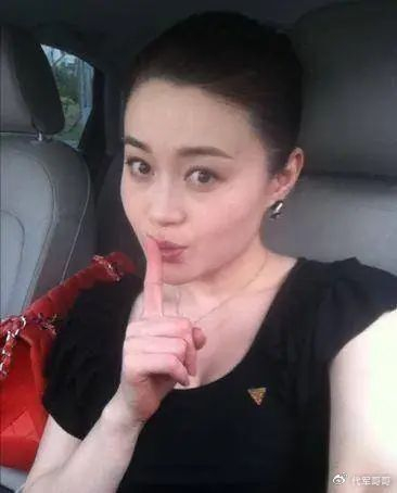 关婷娜化妆助理当演员被赵本山一手捧红身材姣好却至今未婚