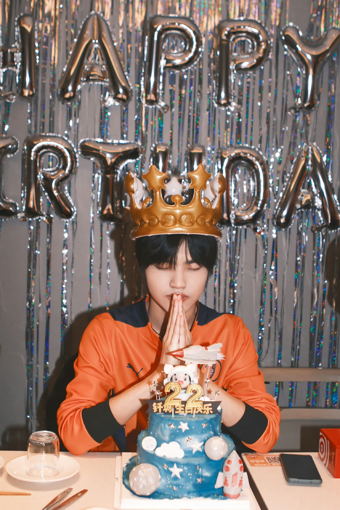 生日快乐小寿星22岁的钎城也要天天开心