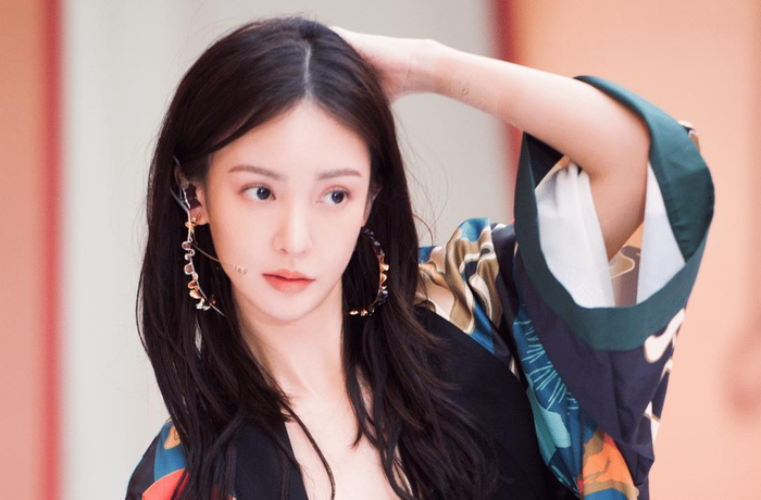 医美人士发视频曝金晨整容,质疑其鼻子不自然,称其三年内还要整|女星|鼻翼|整形|娱乐圈|邓伦_新浪娱乐_新浪新闻