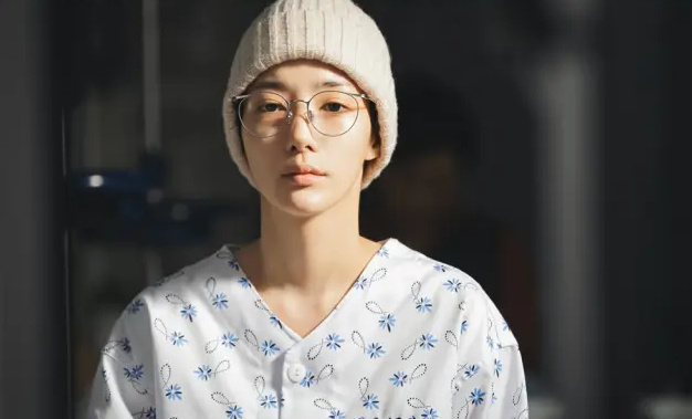 虽然剧情是老套路,但观众就是爱看这种爽点拉爆的剧啊,再加上朴敏英