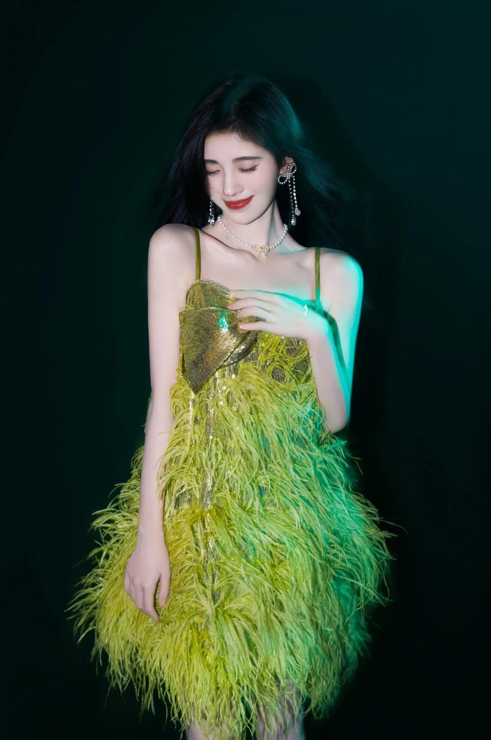 鞠婧祎高定时装礼服 盘点 👇你最喜欢哪一套?