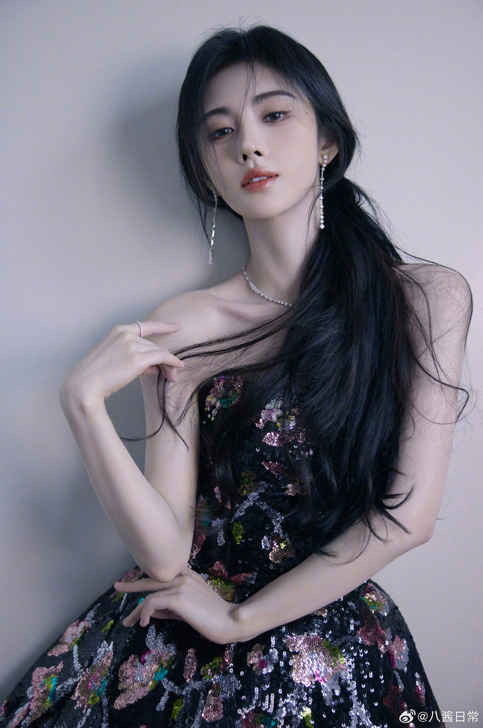 鞠婧祎qq音乐巅峰盛典工作室出图