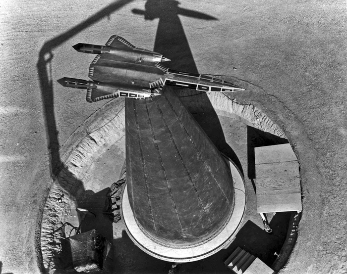 sr-71"黑鸟"侦察机是分公母的,公的有一条尾巴,母的有两条尾巴