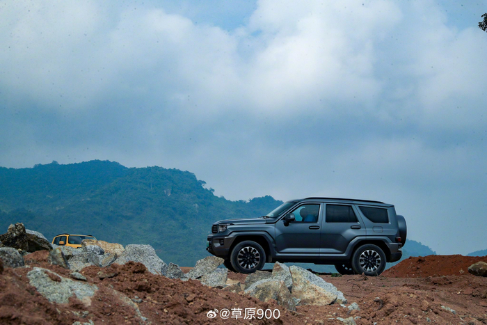 那年自驾到美国亚利桑那州大峡谷开的是当地的越野车沿途坎坷上气不接