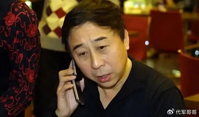 夫妻恩爱40年！揭秘冯巩与妻子艾慧的幸福婚姻生活|相声|家庭|故事|艺术家|父母_新浪新闻