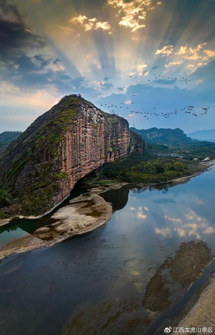 海外华侨团盛赞龙虎山!