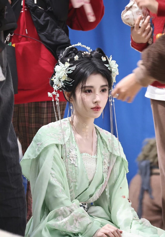 鞠婧祎《千香》双髻造型,好看吗?__财经头条