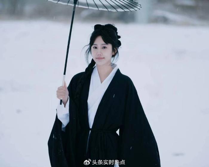 李思恰(原名李纯洱),95后青年演员,12月全新雪地大片,诠释了飒爽