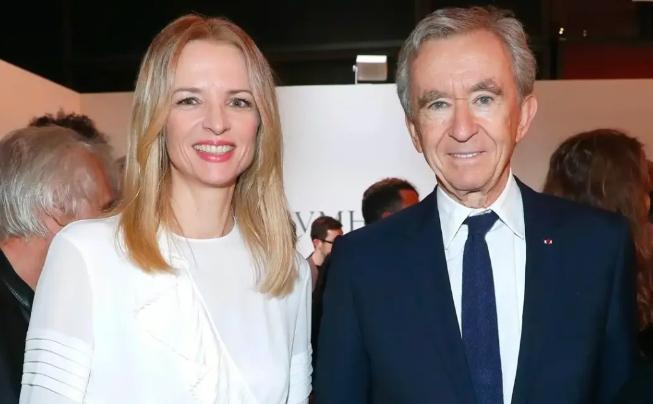 老爷子一共有两段婚姻,5个子女,大女儿和二儿子是和第一任老婆生的
