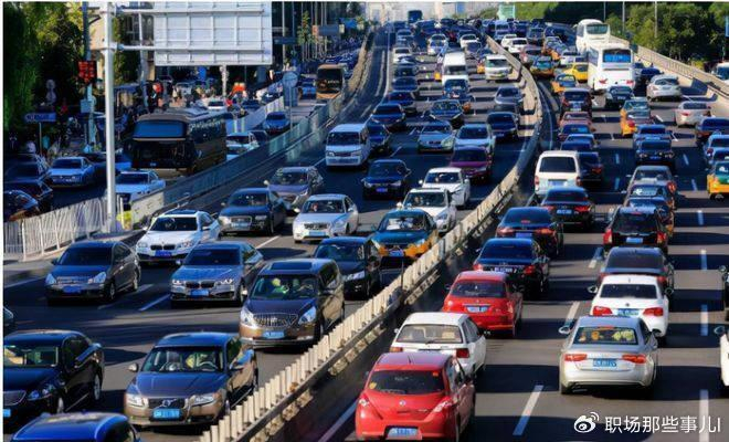 短短4年,企业数量翻了将近两倍,也不难理解为什么说网约车市场饱和了