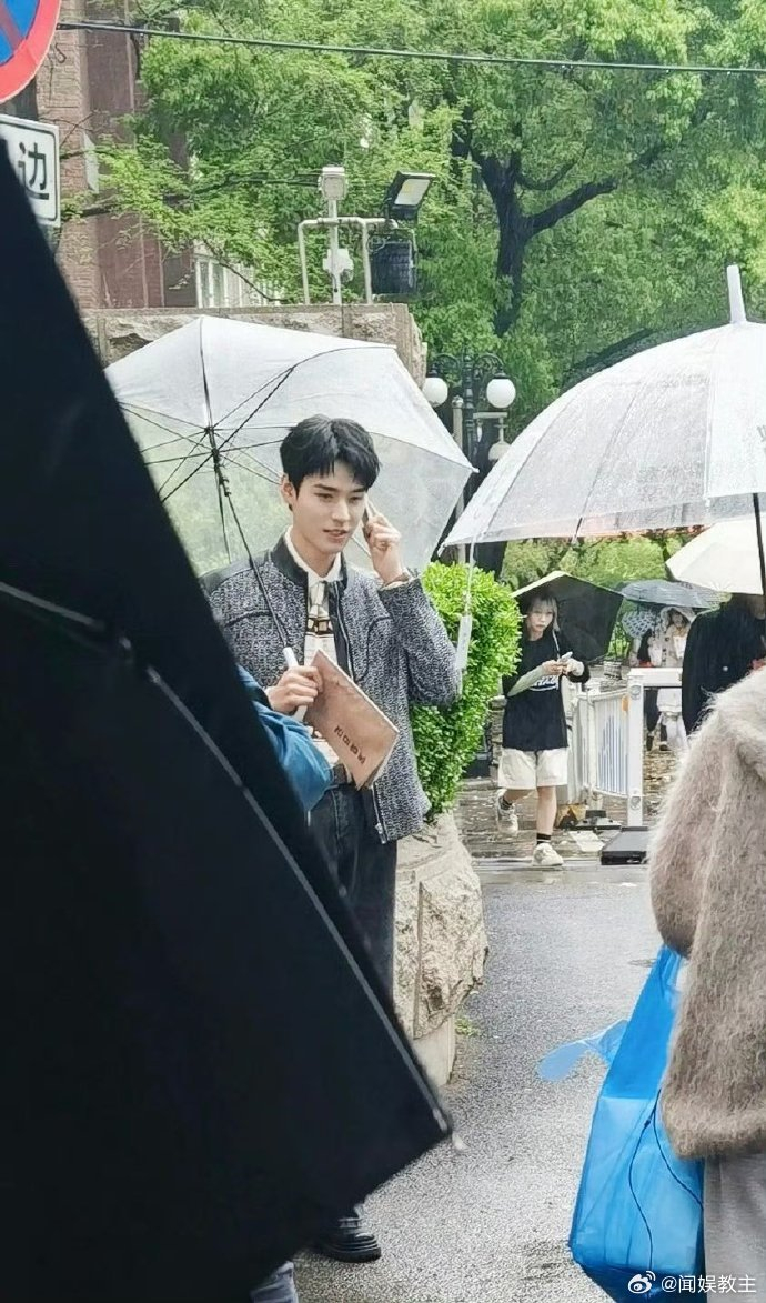 龚俊在东华大学唉~ 67