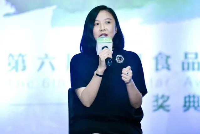 此前,她曾担任李奥-贝纳中