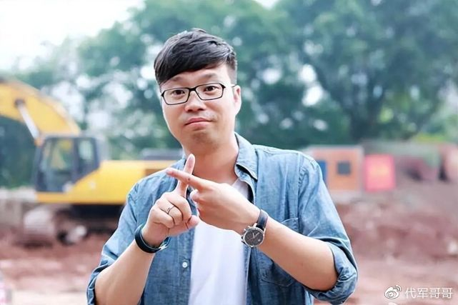 著名演员王迅:前妻被抛弃后悲愤早逝,娶小18岁娇妻却不安分|魏臻|娱乐相关|离婚|婚姻|妻子_新浪新闻