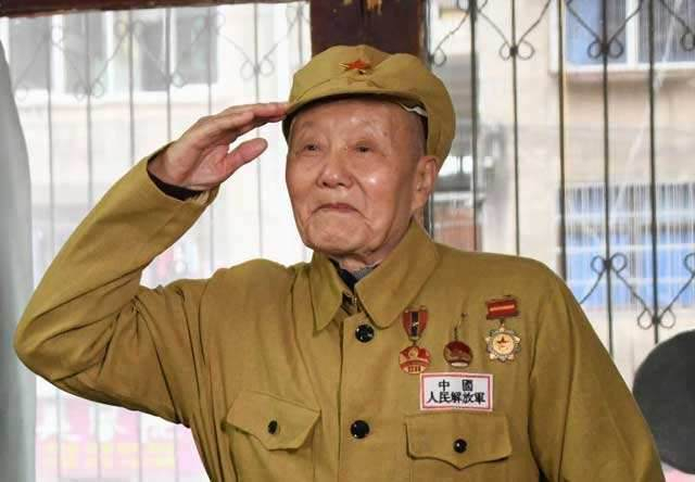 张富清在武汉因病去世!享年98岁,他永远是人民功臣与战斗英雄