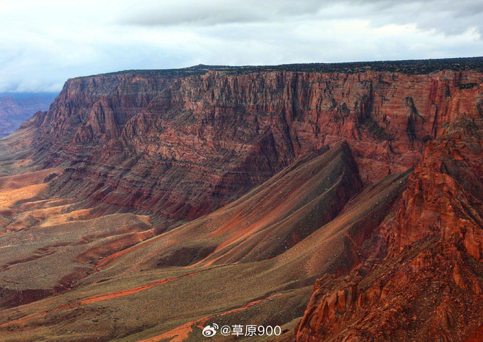 那年自驾到美国亚利桑那州大峡谷开的是当地的越野车沿途坎坷上气不接