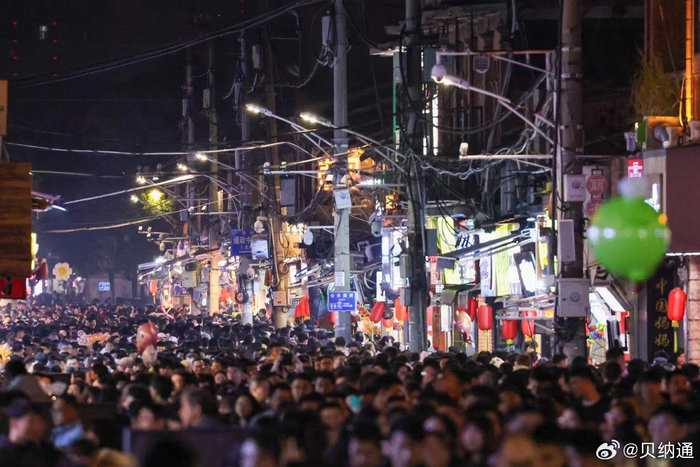 2024龙年春节泉州西街的人头攒动和靓丽夜色……