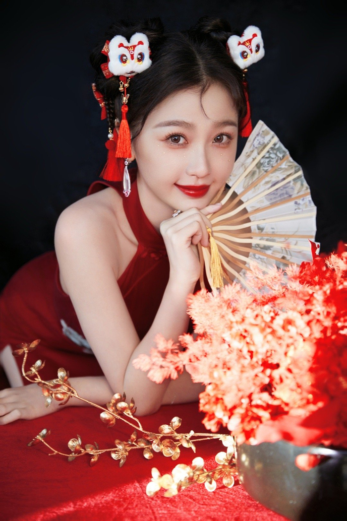 虞书欣两个卫视春晚的造型两种风格好美丽的欣欣子