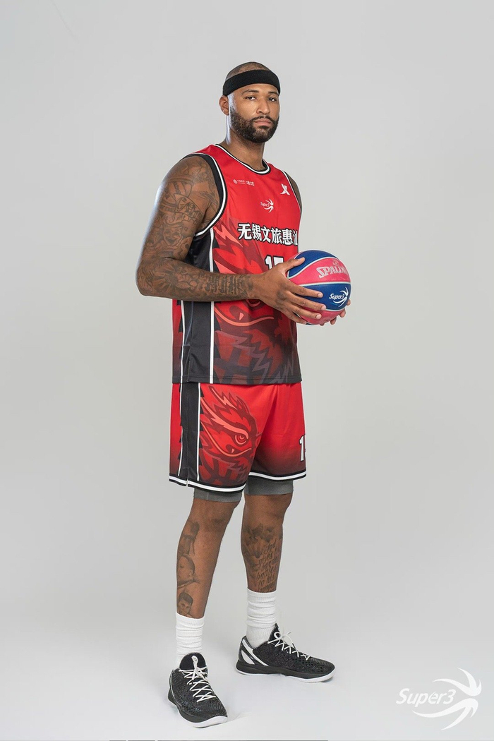 考辛斯最新定妆照火热出炉!明天考神将迎来个人职业三人篮球联赛首秀!