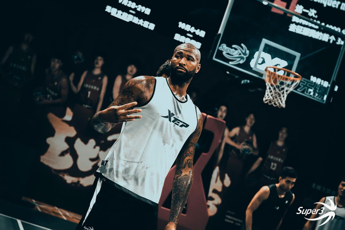 考辛斯最新定妆照火热出炉!明天考神将迎来个人职业三人篮球联赛首秀!