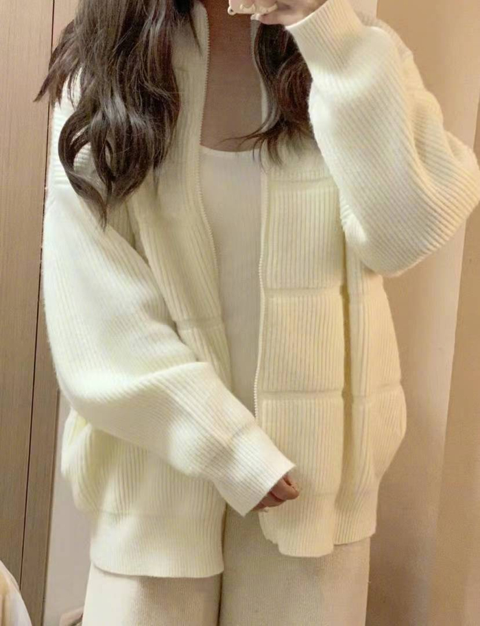 卫衣里面 暖暖和和的 视觉上也不会臃肿 温暖包裹太舒服了 营造纸片人