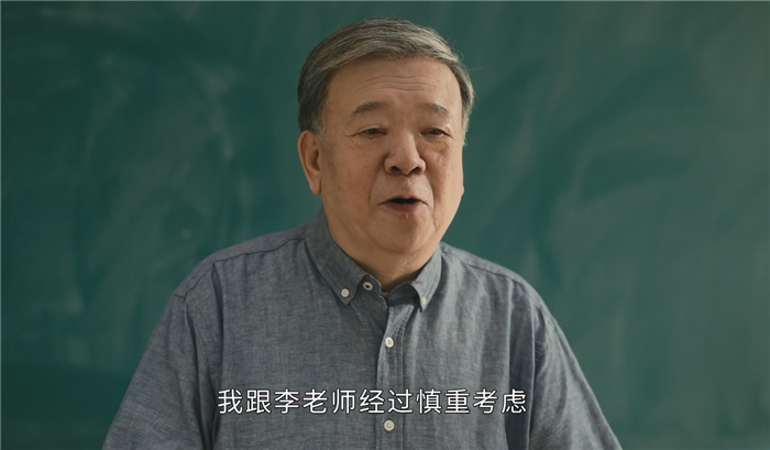 校长扮演者马书良,相信大家一眼就能认出,这不就是《家有儿女》里的