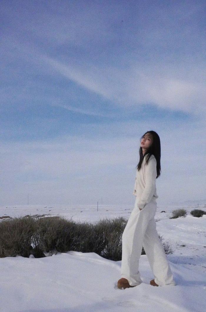 李沁新疆雪景随拍,美女不冷吗,注意保暖啊