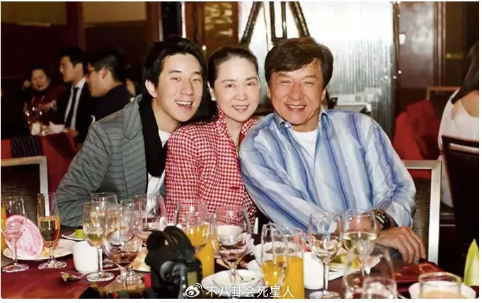 70岁成龙身家25亿还在拍打戏财产留给儿子女儿一分没有