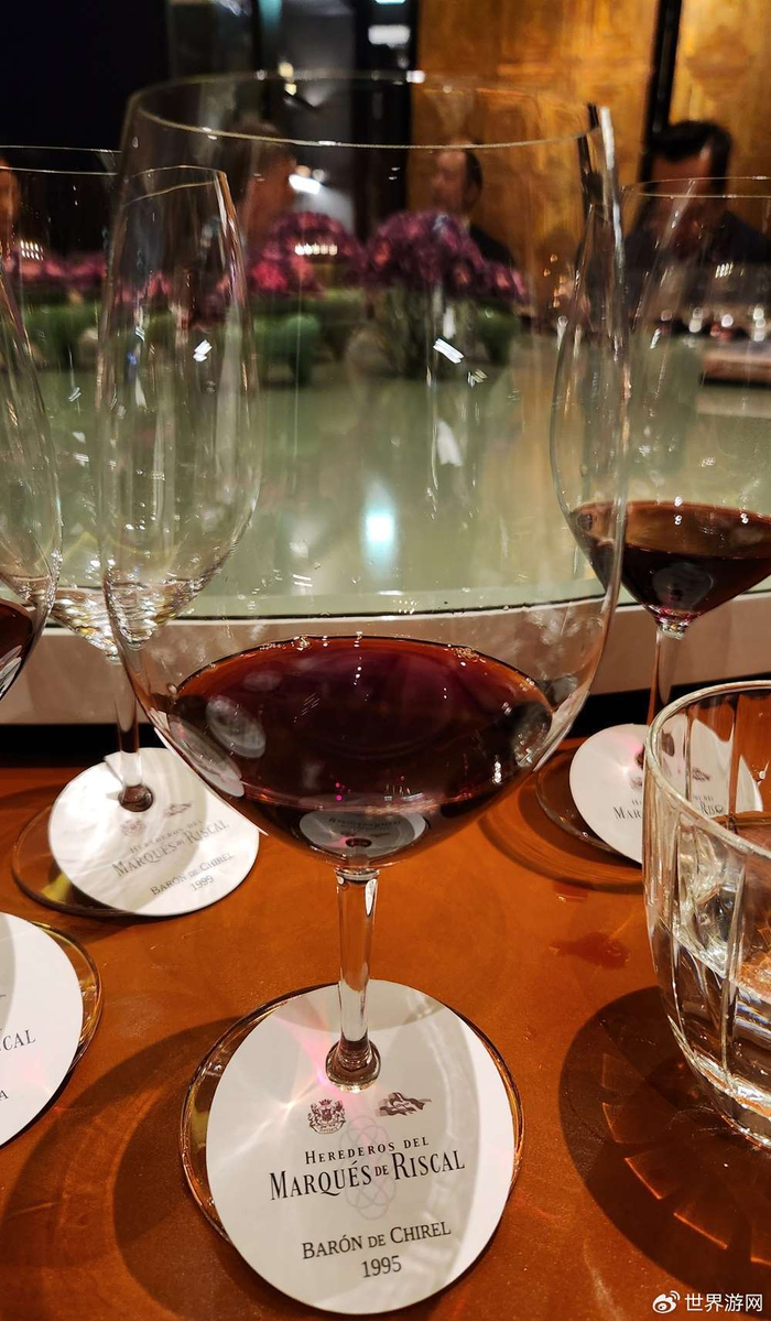 酒庄今年引入4支首次于香港市场亮相的经典红酒,分别为1958及1964年的