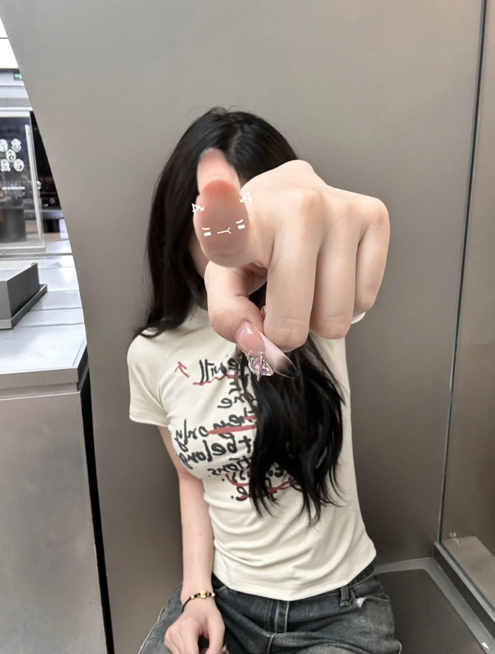 可爱的挡脸拍照大法