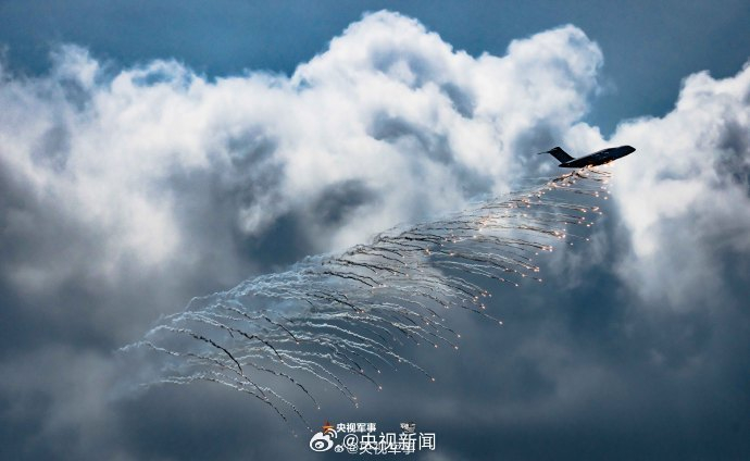 央视军事 6767672023年空军航空开放活动·长春航空展30日落下