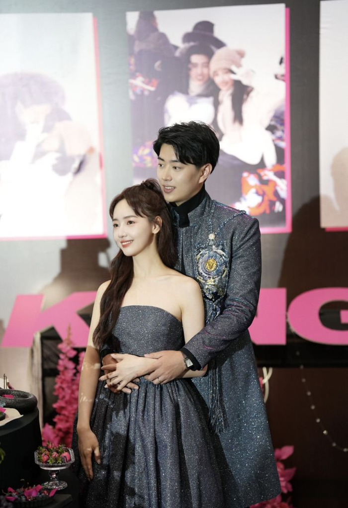24岁秦牛正威官宣和孔语浩订婚,求婚钻石好大,曾与吴亦凡闹绯闻__财经