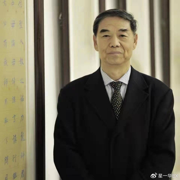 曾在党政机关担任领导职务;1987年调高校工作,先后在淄博师专校长