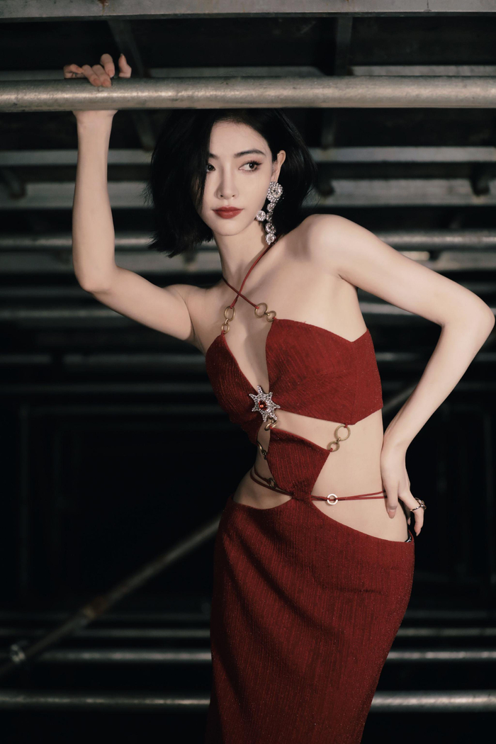 kiki许佳琪生日大片90红色紧身辣妹ki