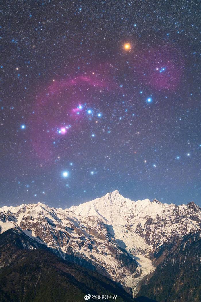 神山卡瓦格博星空图5:天空之心摄于西部梦幻峡谷图4:珠峰大本营星空