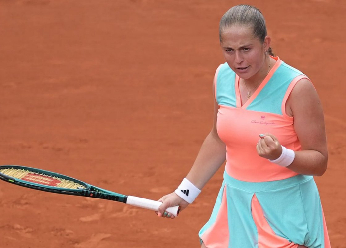 奥斯塔彭科法网战袍你们打几分?