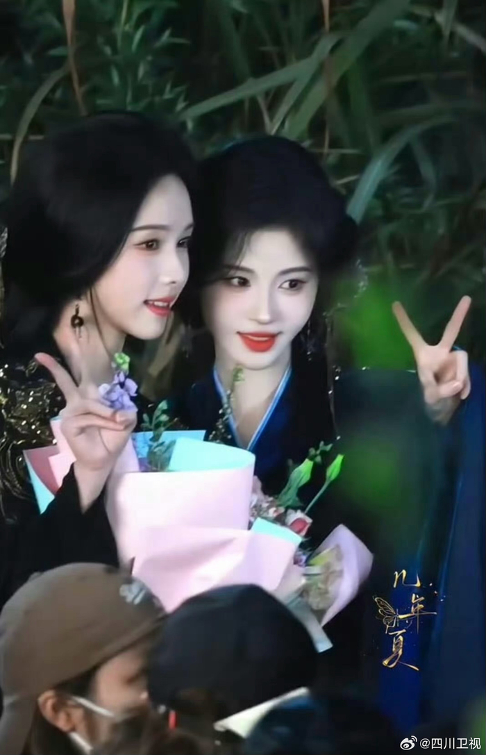 鞠婧祎陈都灵新剧杀青合照